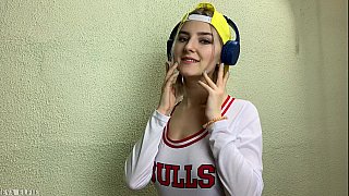 可爱的素人小妞第一视角被大鸡吧后入